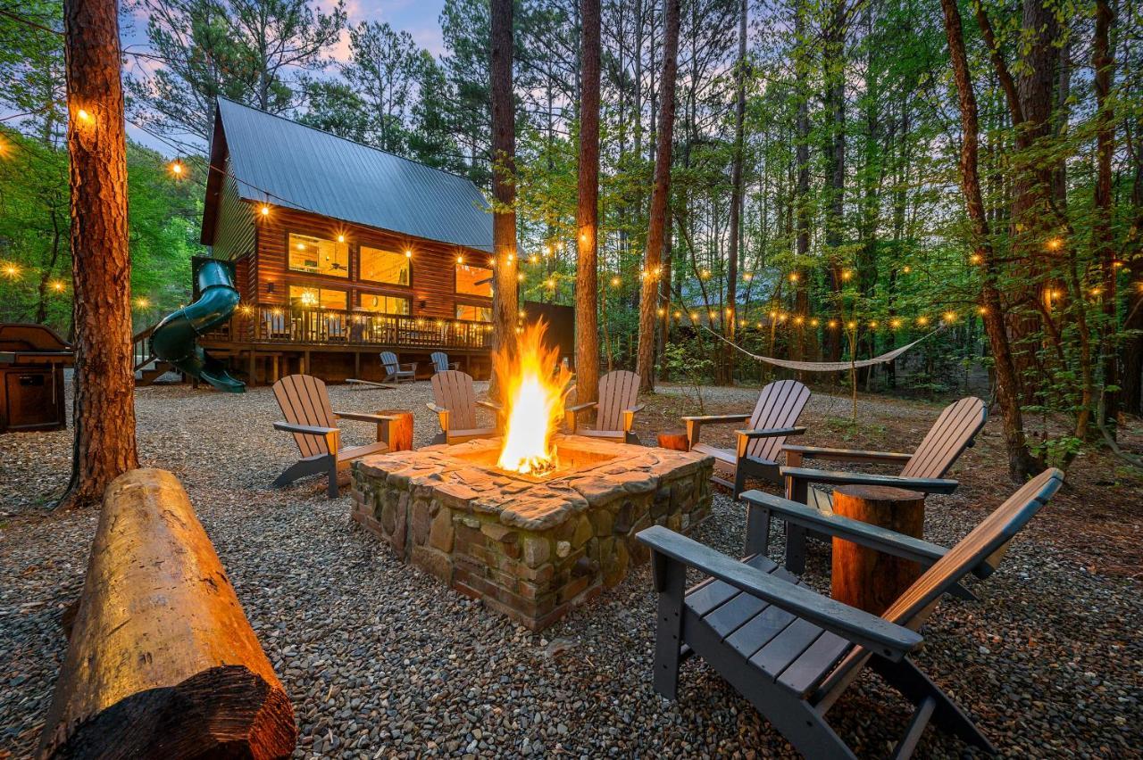 Hickory Bear - Cabin Surrounded By Pines, Sleeps 10, Hot Tub, Fire Pit, Arcade, Foosball Table & Deck Slide Broken Bow Exterior foto