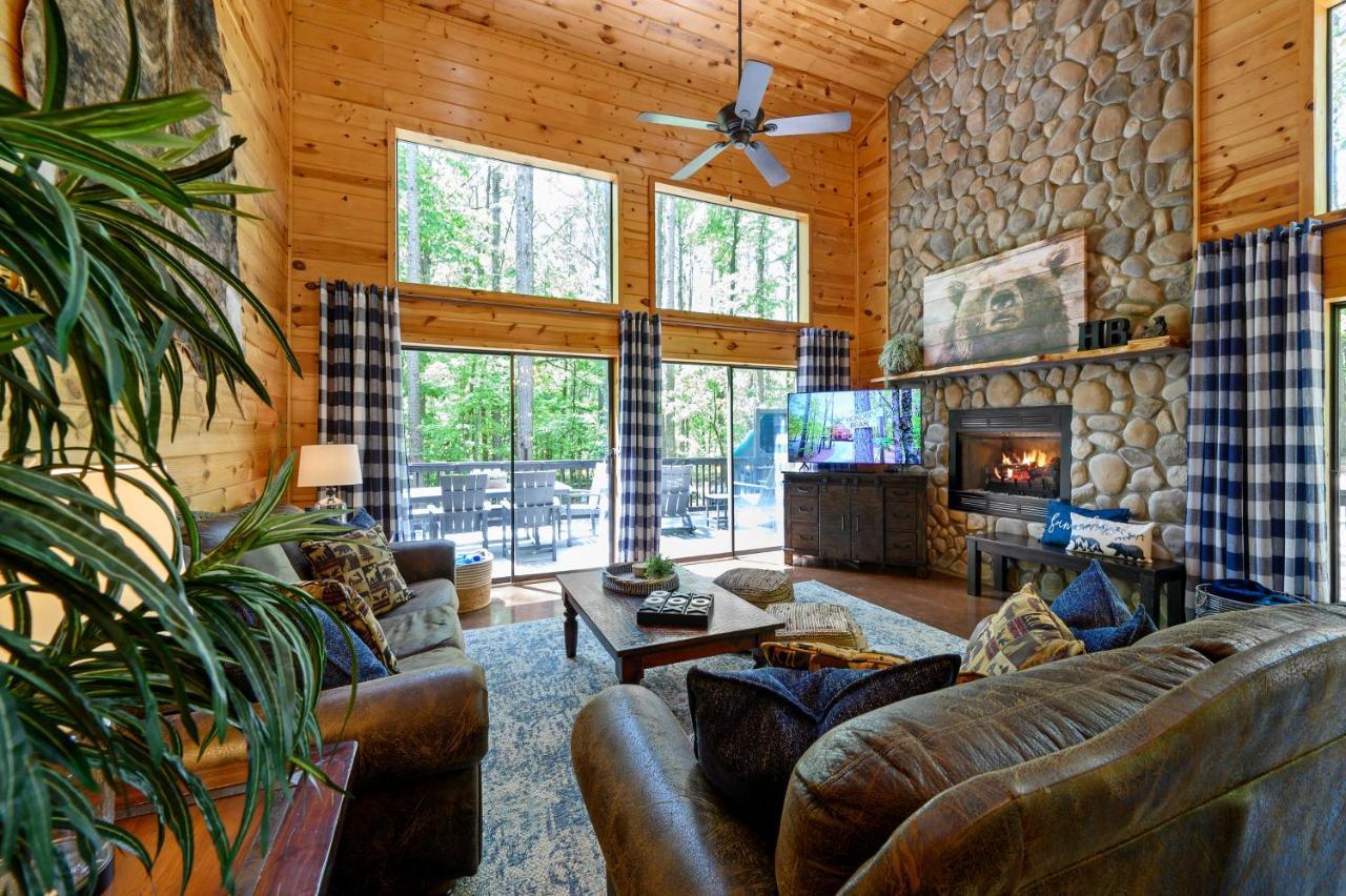 Hickory Bear - Cabin Surrounded By Pines, Sleeps 10, Hot Tub, Fire Pit, Arcade, Foosball Table & Deck Slide Broken Bow Exterior foto