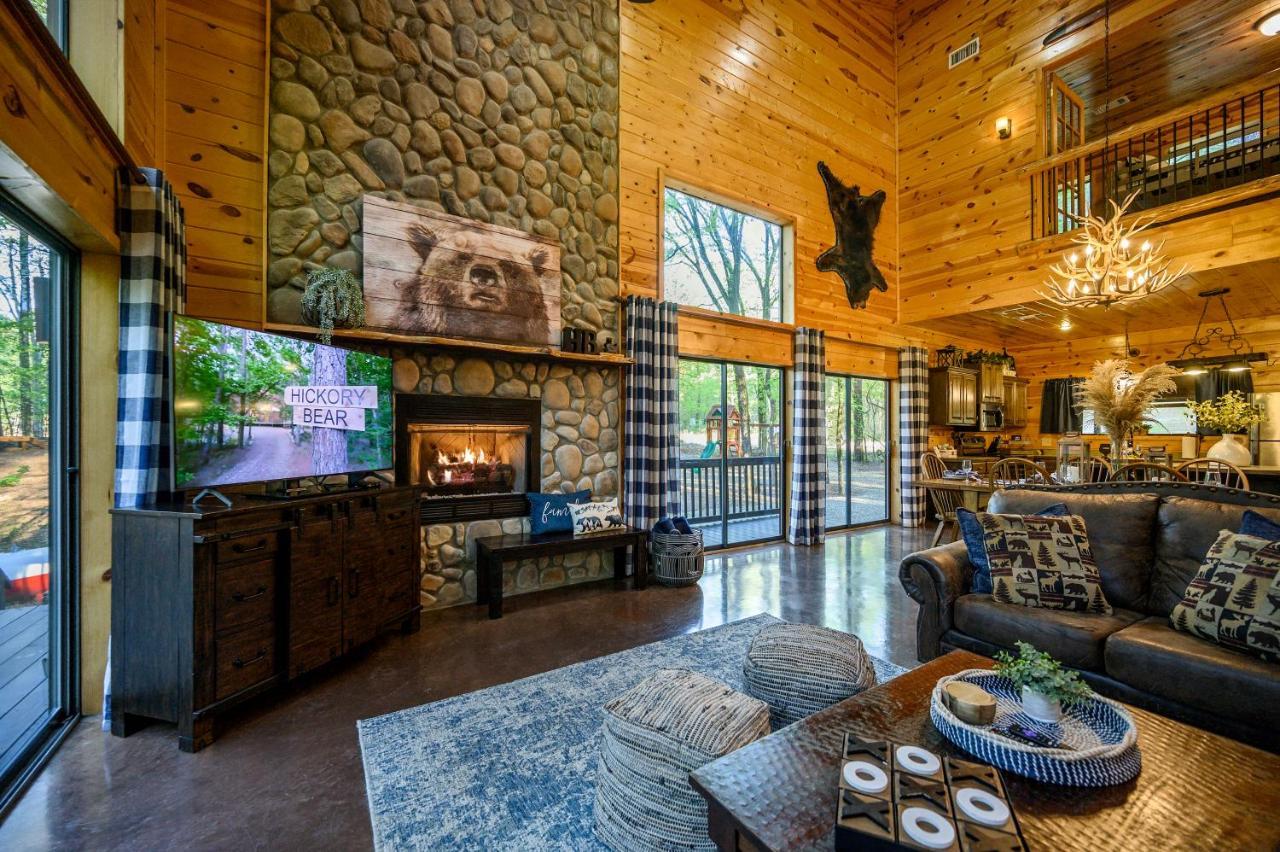 Hickory Bear - Cabin Surrounded By Pines, Sleeps 10, Hot Tub, Fire Pit, Arcade, Foosball Table & Deck Slide Broken Bow Exterior foto