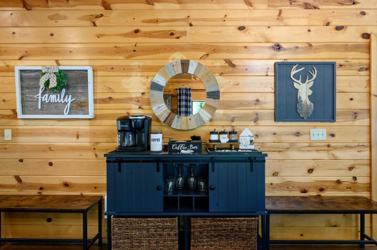 Hickory Bear - Cabin Surrounded By Pines, Sleeps 10, Hot Tub, Fire Pit, Arcade, Foosball Table & Deck Slide Broken Bow Exterior foto