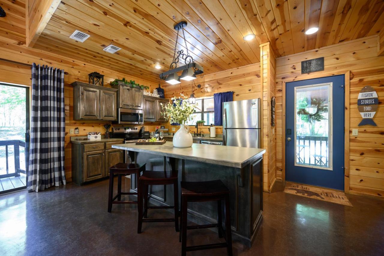 Hickory Bear - Cabin Surrounded By Pines, Sleeps 10, Hot Tub, Fire Pit, Arcade, Foosball Table & Deck Slide Broken Bow Exterior foto