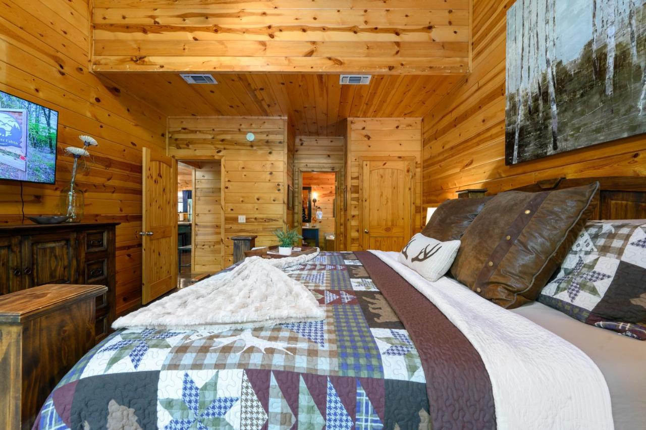 Hickory Bear - Cabin Surrounded By Pines, Sleeps 10, Hot Tub, Fire Pit, Arcade, Foosball Table & Deck Slide Broken Bow Exterior foto