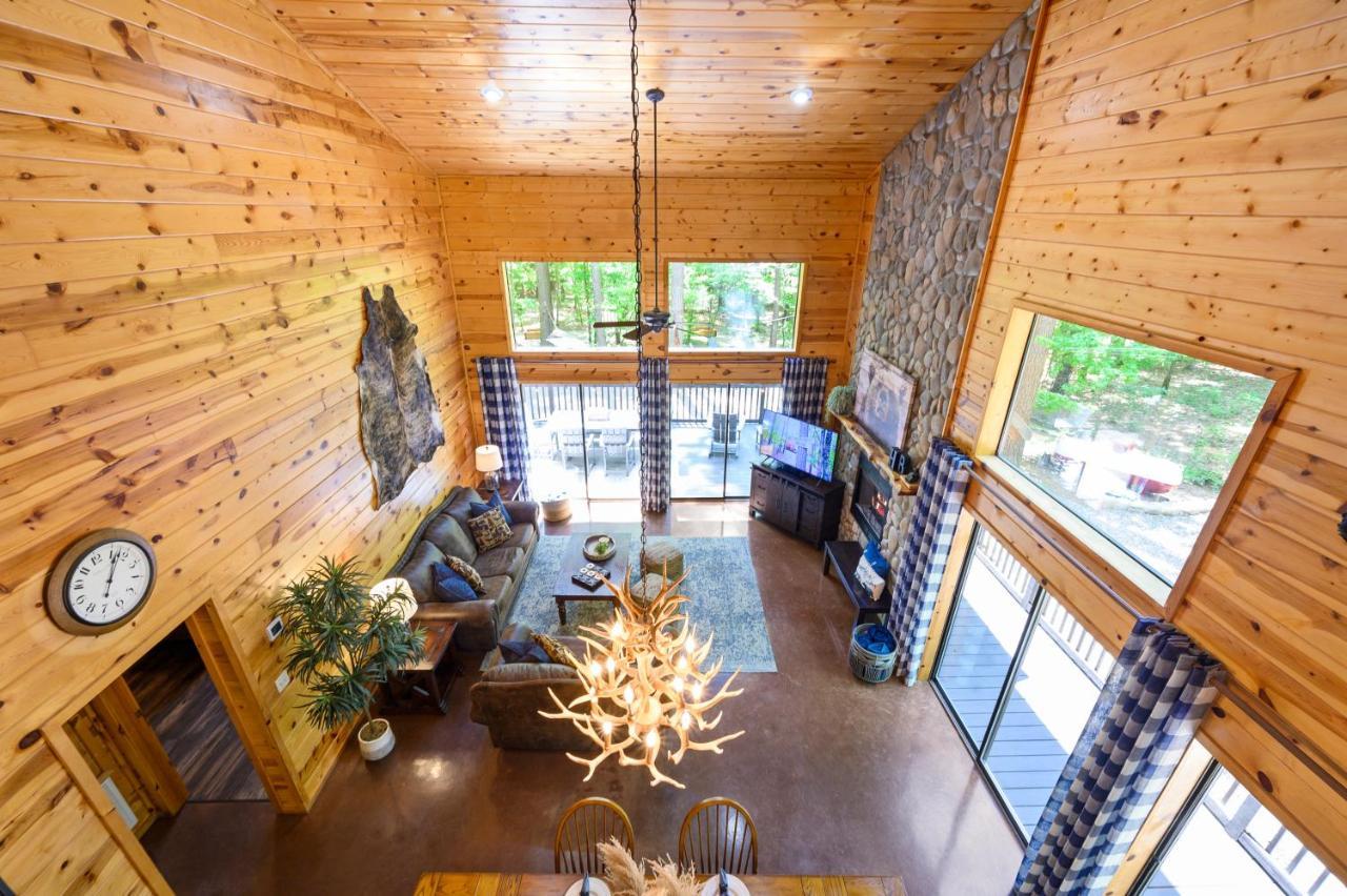 Hickory Bear - Cabin Surrounded By Pines, Sleeps 10, Hot Tub, Fire Pit, Arcade, Foosball Table & Deck Slide Broken Bow Exterior foto