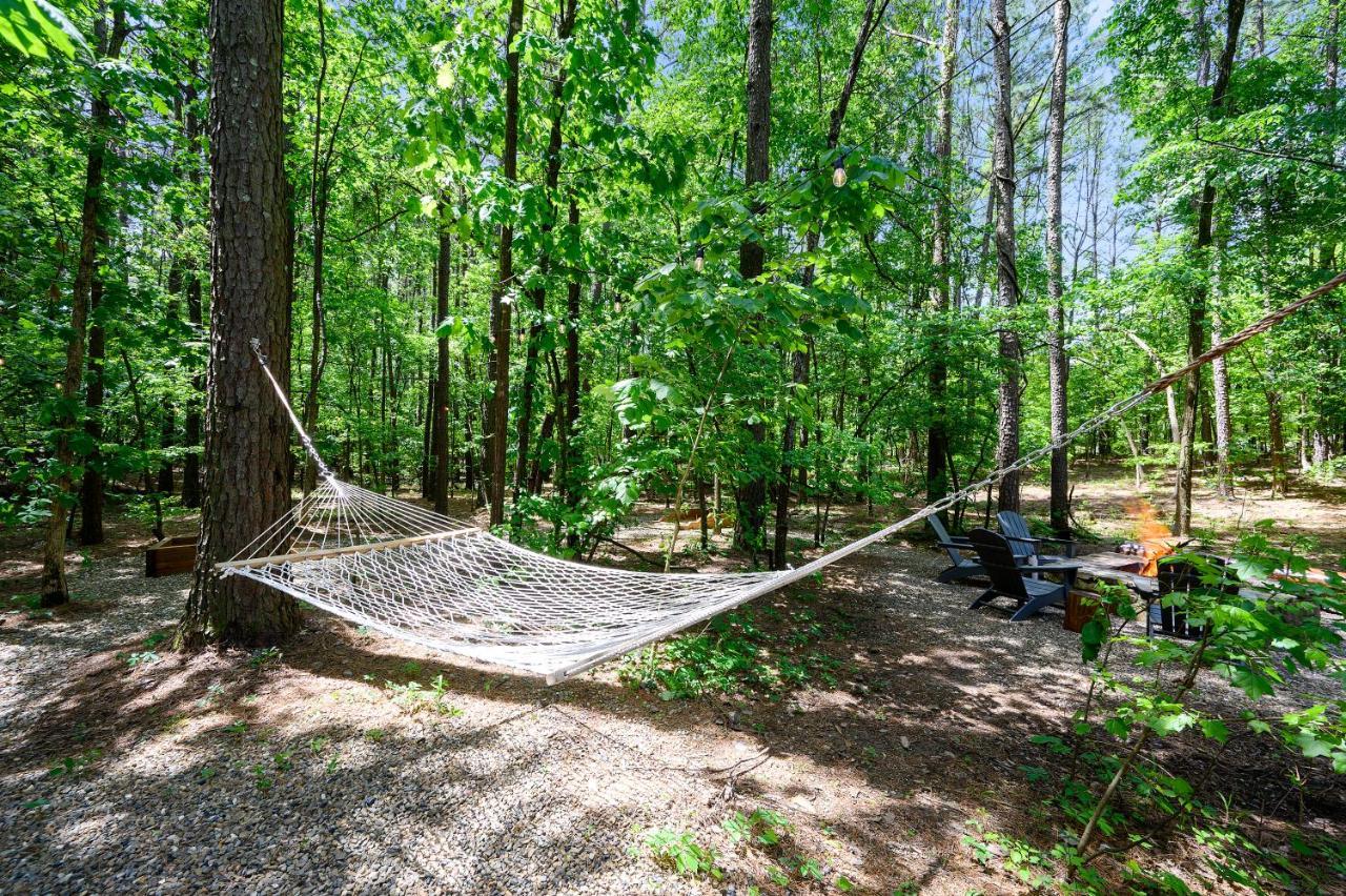 Hickory Bear - Cabin Surrounded By Pines, Sleeps 10, Hot Tub, Fire Pit, Arcade, Foosball Table & Deck Slide Broken Bow Exterior foto