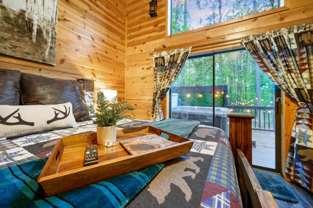 Hickory Bear - Cabin Surrounded By Pines, Sleeps 10, Hot Tub, Fire Pit, Arcade, Foosball Table & Deck Slide Broken Bow Exterior foto