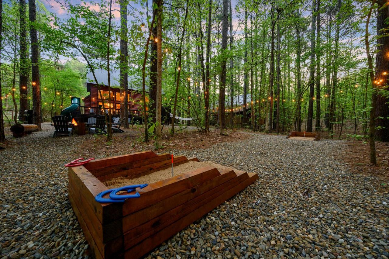 Hickory Bear - Cabin Surrounded By Pines, Sleeps 10, Hot Tub, Fire Pit, Arcade, Foosball Table & Deck Slide Broken Bow Exterior foto