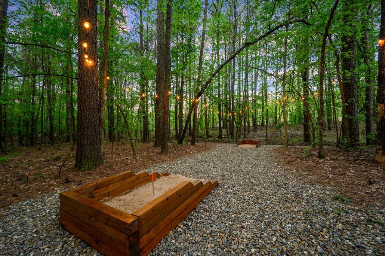 Hickory Bear - Cabin Surrounded By Pines, Sleeps 10, Hot Tub, Fire Pit, Arcade, Foosball Table & Deck Slide Broken Bow Exterior foto