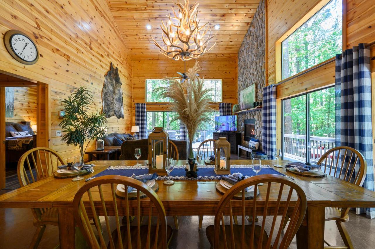 Hickory Bear - Cabin Surrounded By Pines, Sleeps 10, Hot Tub, Fire Pit, Arcade, Foosball Table & Deck Slide Broken Bow Exterior foto