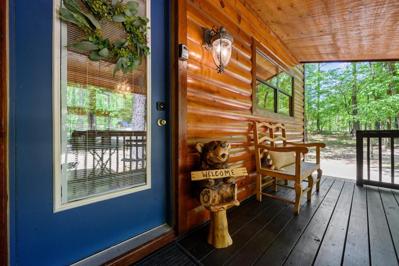 Hickory Bear - Cabin Surrounded By Pines, Sleeps 10, Hot Tub, Fire Pit, Arcade, Foosball Table & Deck Slide Broken Bow Exterior foto