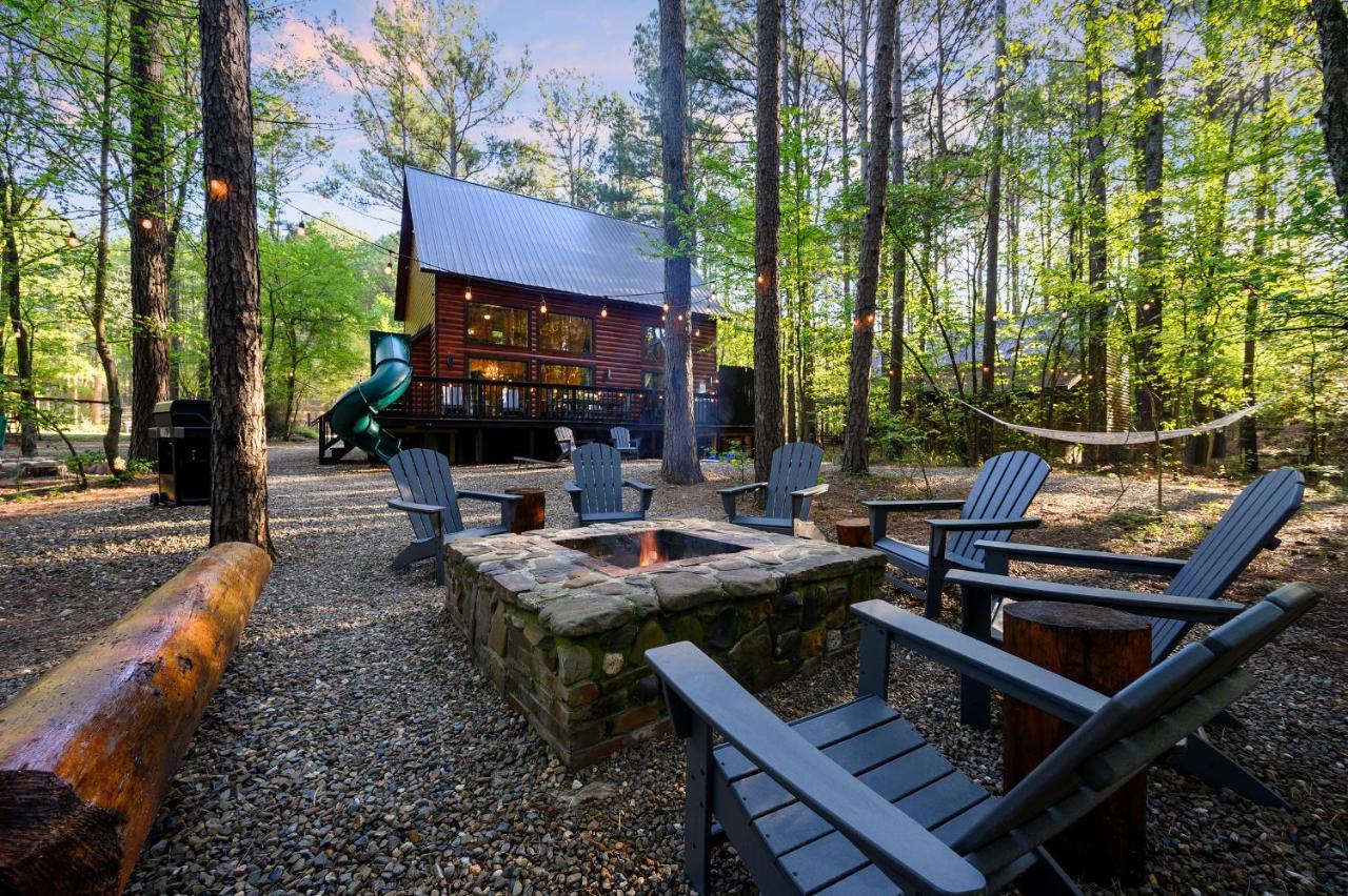 Hickory Bear - Cabin Surrounded By Pines, Sleeps 10, Hot Tub, Fire Pit, Arcade, Foosball Table & Deck Slide Broken Bow Exterior foto