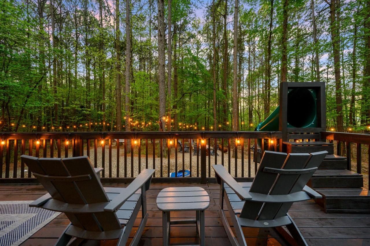 Hickory Bear - Cabin Surrounded By Pines, Sleeps 10, Hot Tub, Fire Pit, Arcade, Foosball Table & Deck Slide Broken Bow Exterior foto