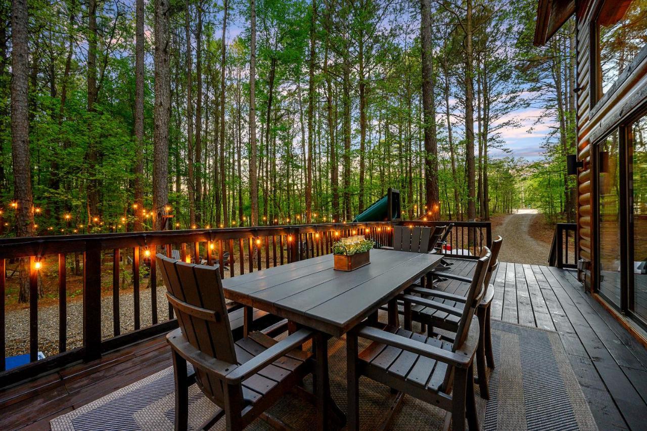 Hickory Bear - Cabin Surrounded By Pines, Sleeps 10, Hot Tub, Fire Pit, Arcade, Foosball Table & Deck Slide Broken Bow Exterior foto
