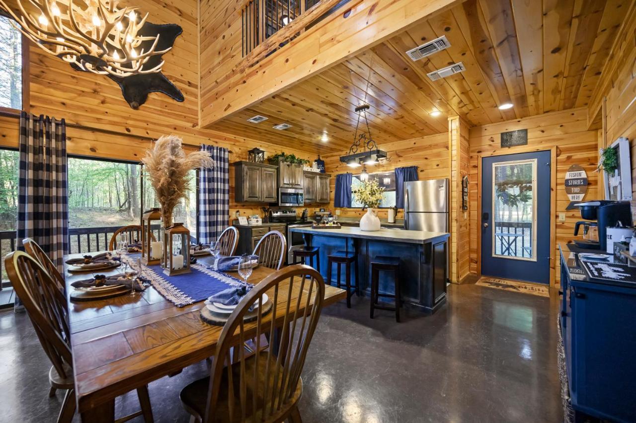 Hickory Bear - Cabin Surrounded By Pines, Sleeps 10, Hot Tub, Fire Pit, Arcade, Foosball Table & Deck Slide Broken Bow Exterior foto