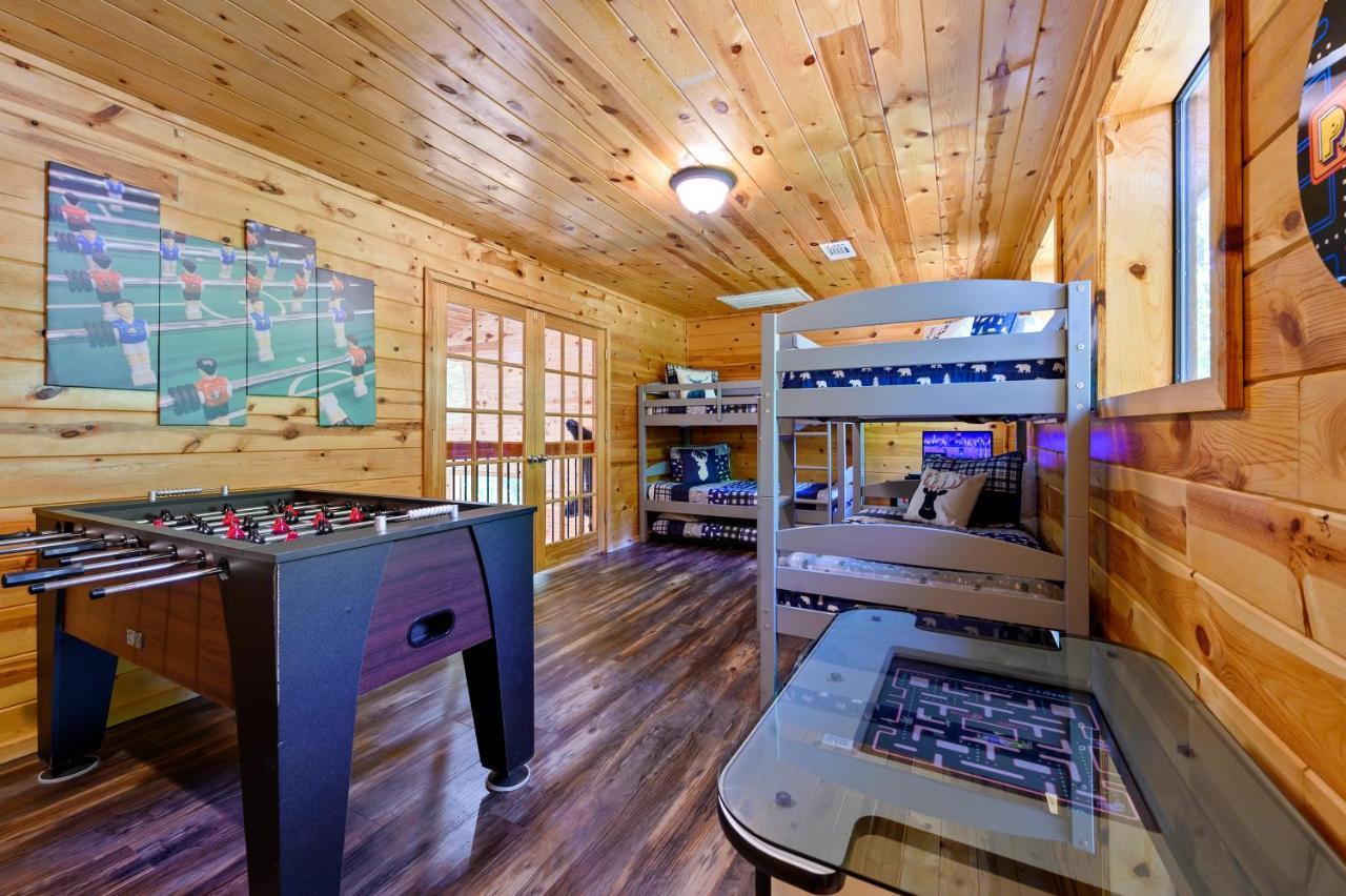 Hickory Bear - Cabin Surrounded By Pines, Sleeps 10, Hot Tub, Fire Pit, Arcade, Foosball Table & Deck Slide Broken Bow Exterior foto