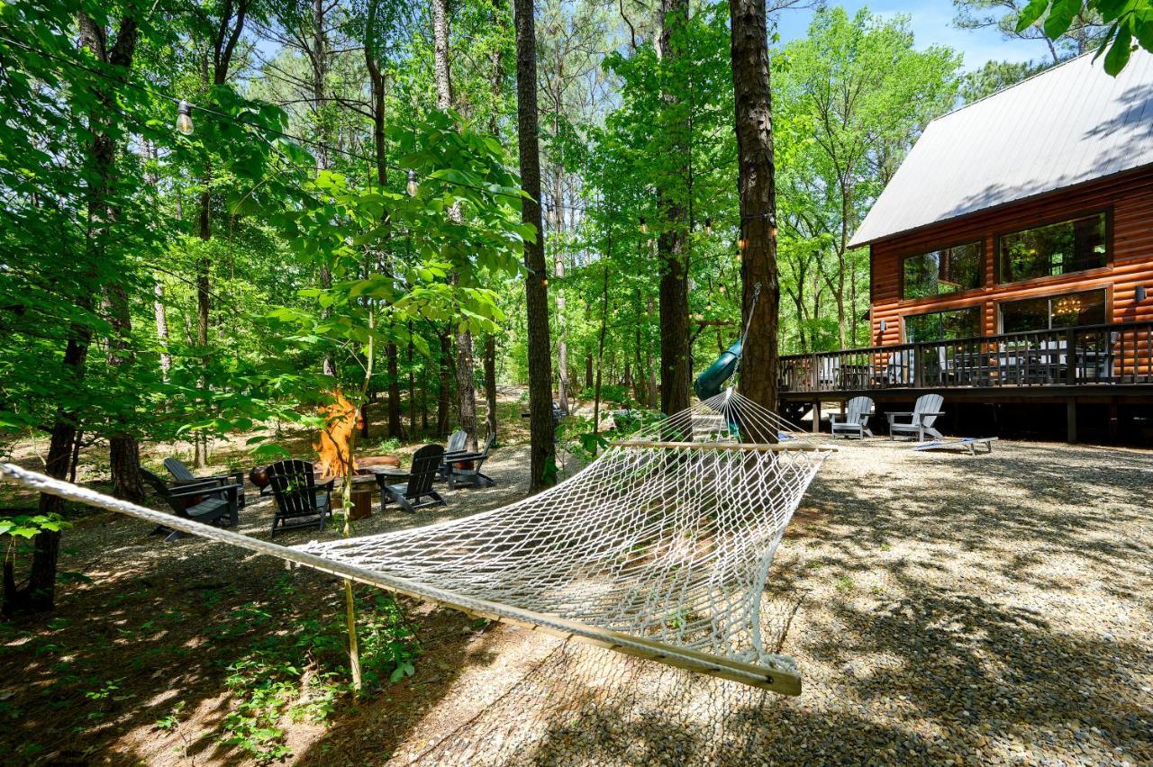 Hickory Bear - Cabin Surrounded By Pines, Sleeps 10, Hot Tub, Fire Pit, Arcade, Foosball Table & Deck Slide Broken Bow Exterior foto
