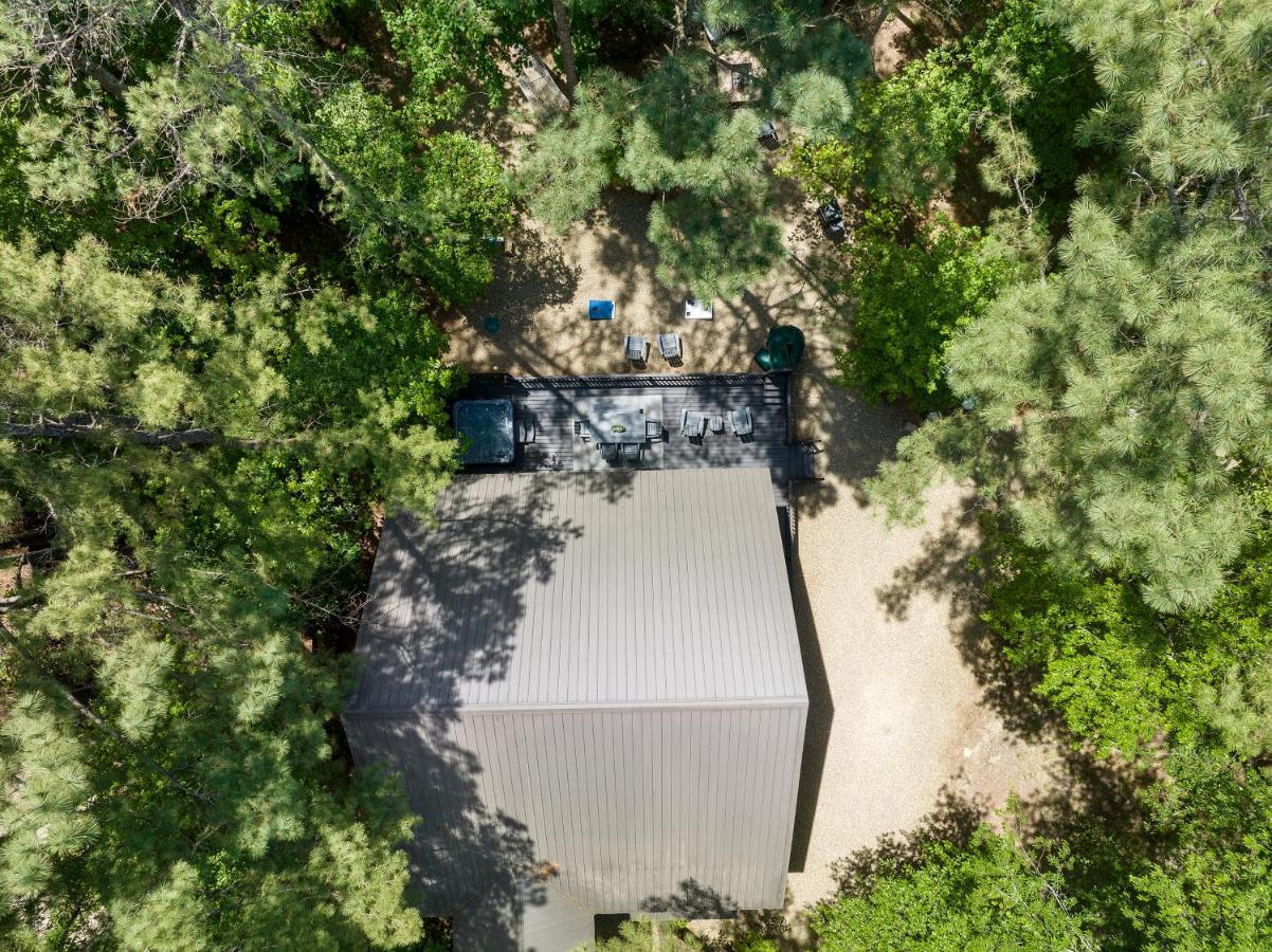 Hickory Bear - Cabin Surrounded By Pines, Sleeps 10, Hot Tub, Fire Pit, Arcade, Foosball Table & Deck Slide Broken Bow Exterior foto