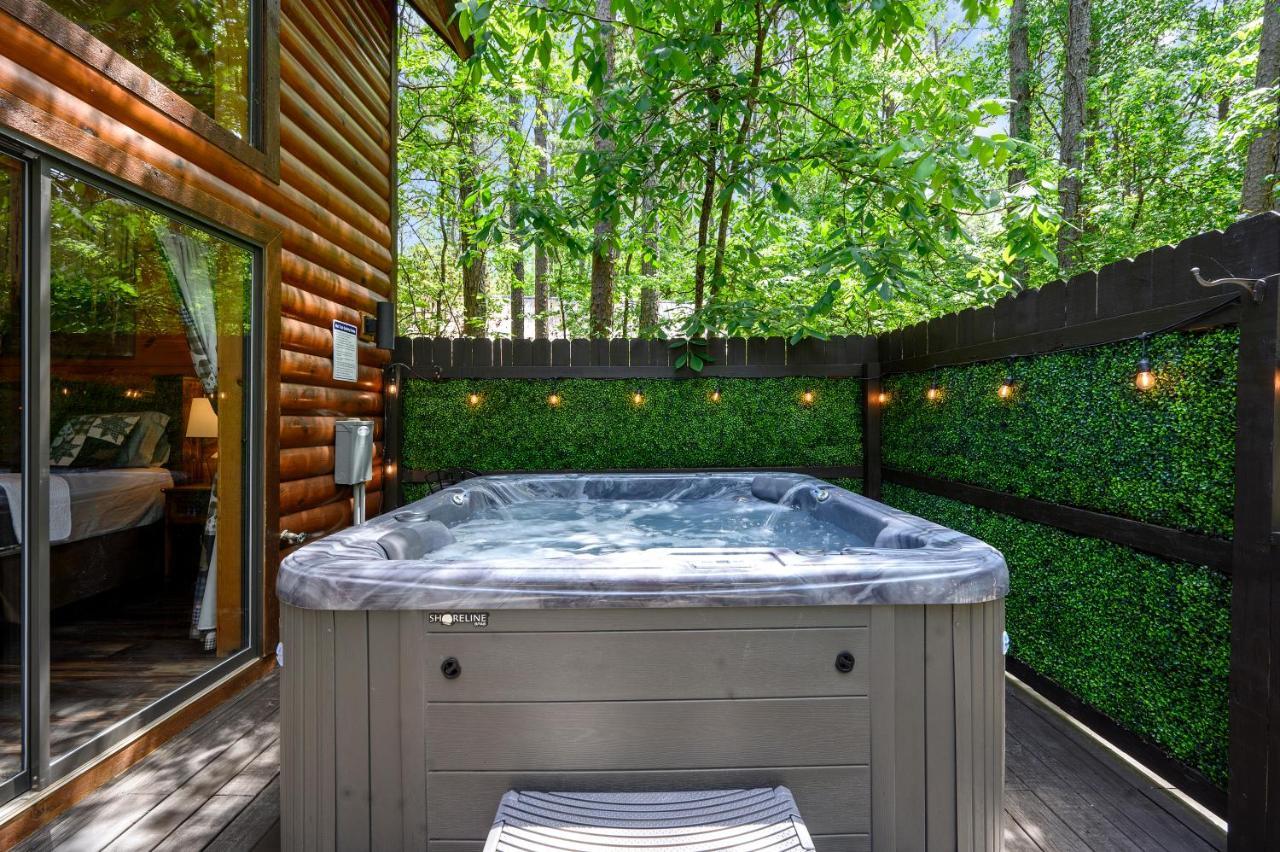 Hickory Bear - Cabin Surrounded By Pines, Sleeps 10, Hot Tub, Fire Pit, Arcade, Foosball Table & Deck Slide Broken Bow Exterior foto