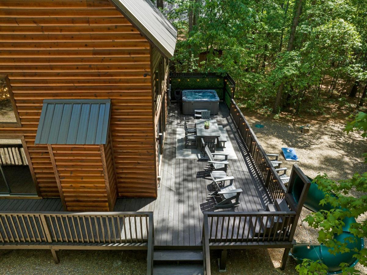 Hickory Bear - Cabin Surrounded By Pines, Sleeps 10, Hot Tub, Fire Pit, Arcade, Foosball Table & Deck Slide Broken Bow Exterior foto
