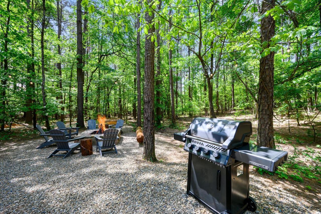 Hickory Bear - Cabin Surrounded By Pines, Sleeps 10, Hot Tub, Fire Pit, Arcade, Foosball Table & Deck Slide Broken Bow Exterior foto
