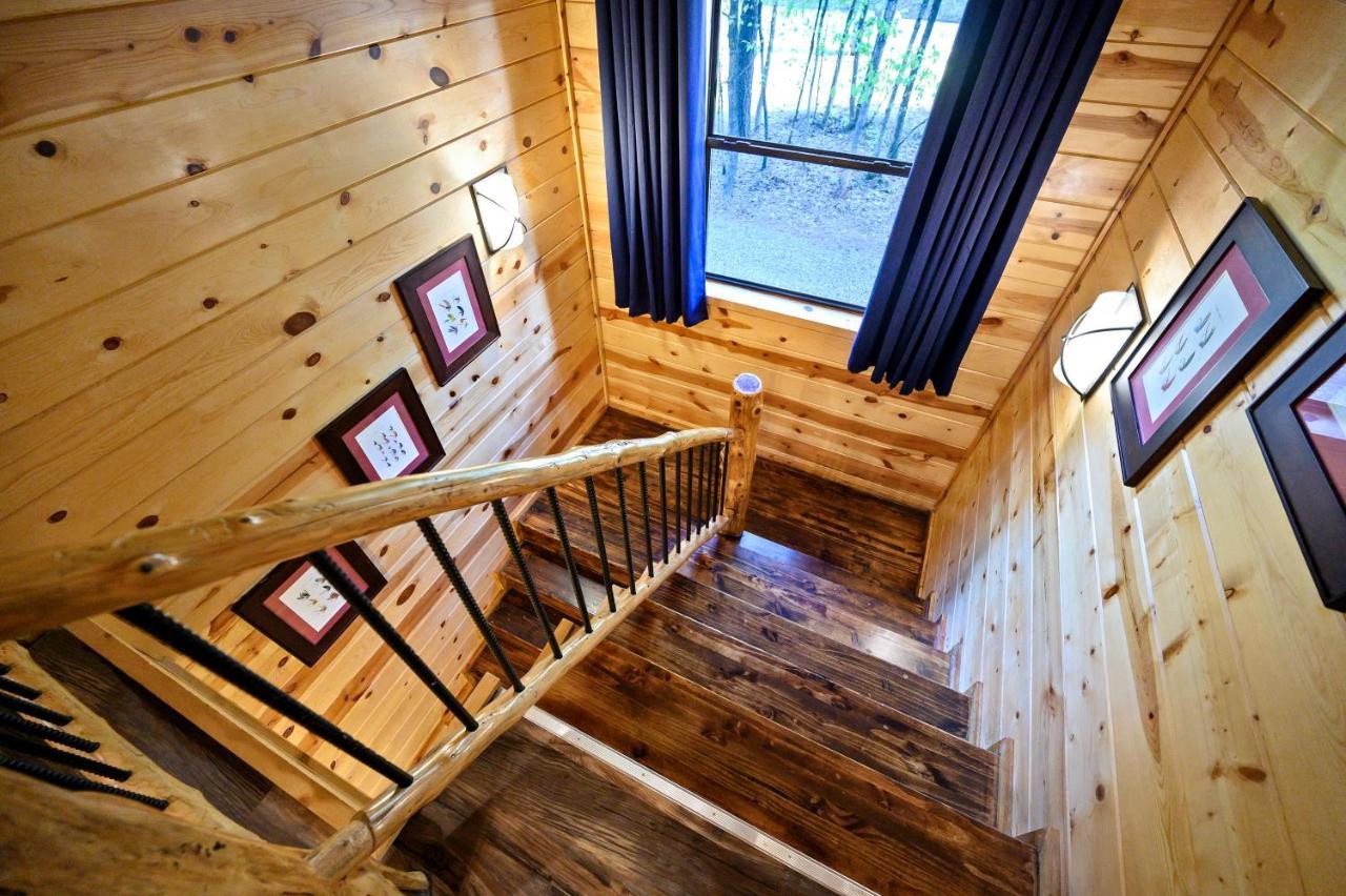 Hickory Bear - Cabin Surrounded By Pines, Sleeps 10, Hot Tub, Fire Pit, Arcade, Foosball Table & Deck Slide Broken Bow Exterior foto