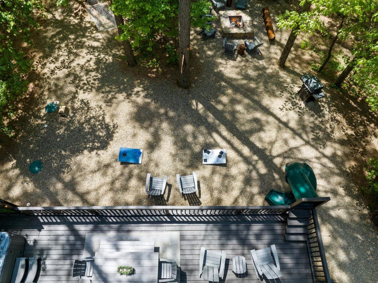 Hickory Bear - Cabin Surrounded By Pines, Sleeps 10, Hot Tub, Fire Pit, Arcade, Foosball Table & Deck Slide Broken Bow Exterior foto