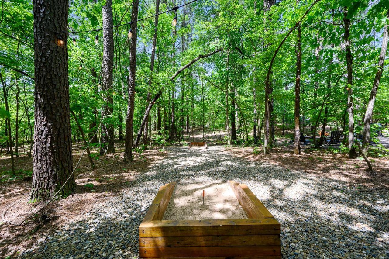 Hickory Bear - Cabin Surrounded By Pines, Sleeps 10, Hot Tub, Fire Pit, Arcade, Foosball Table & Deck Slide Broken Bow Exterior foto