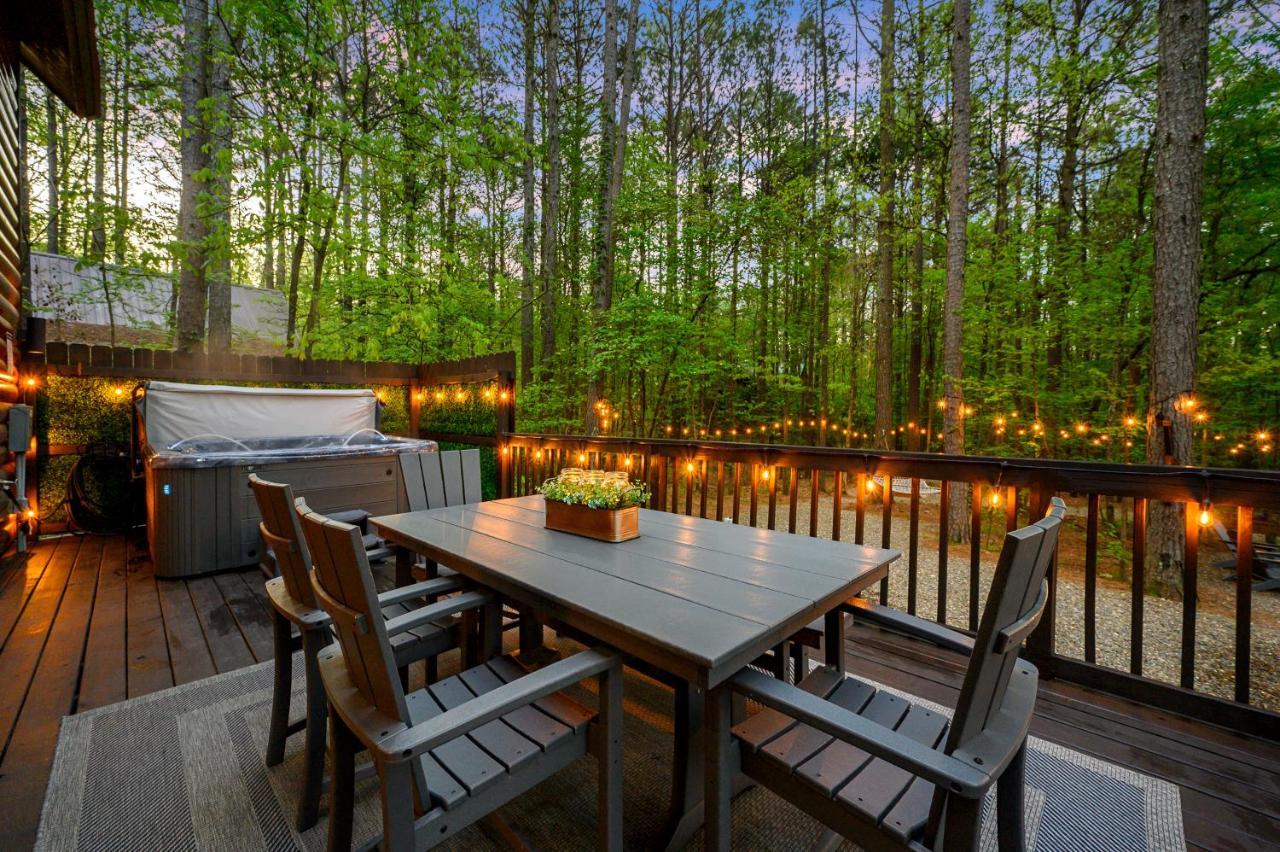 Hickory Bear - Cabin Surrounded By Pines, Sleeps 10, Hot Tub, Fire Pit, Arcade, Foosball Table & Deck Slide Broken Bow Exterior foto