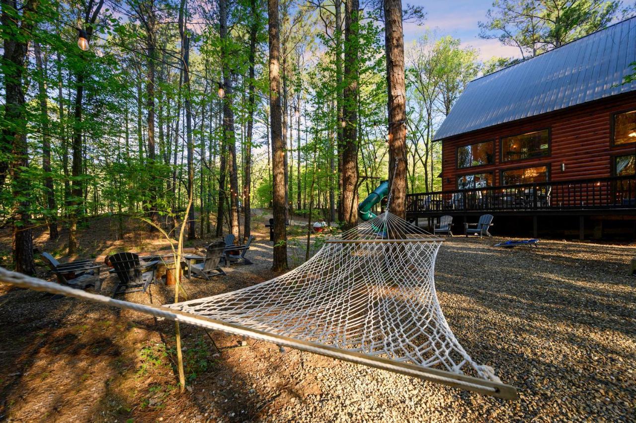 Hickory Bear - Cabin Surrounded By Pines, Sleeps 10, Hot Tub, Fire Pit, Arcade, Foosball Table & Deck Slide Broken Bow Exterior foto